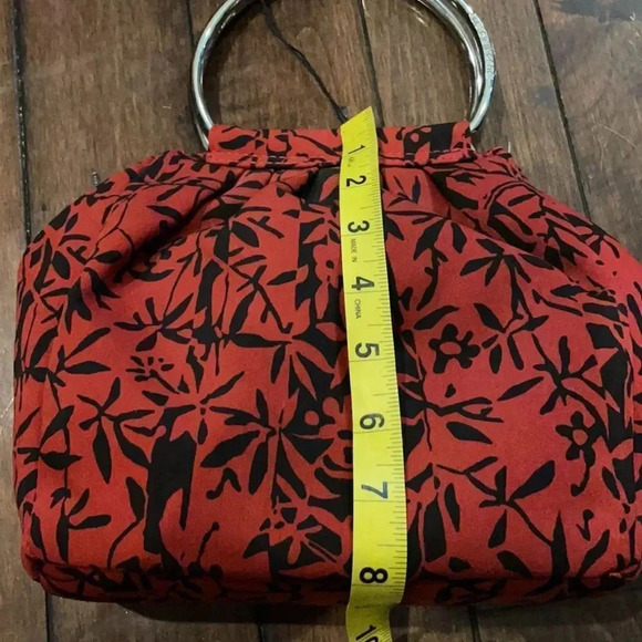Liz Claiborne red & black print handbag, silver handles. 9” X 8” NWT - Picture 11 of 12